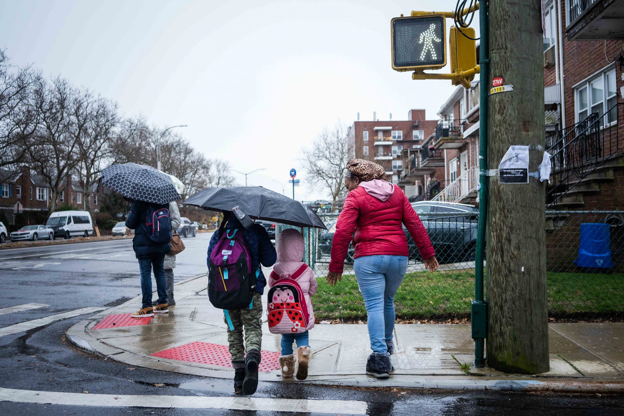 Los traumas que los hicieron huir de sus países de origen, sumado a las dificultades que encuentran al llegar a Nueva York, tienen a los inmigrantes que habitan los refugios de la ciudad de Nueva York con serios problemas de salud mental. Aquí, cuentan sus historias y las consecuencias que han tenido por buscar una mejor vida.