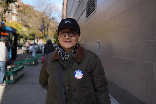 Rosemary Castro de 50 años posa para una foto. Originaria de Ecuador. Ha vivido en Estados Unidos por 15 años. 